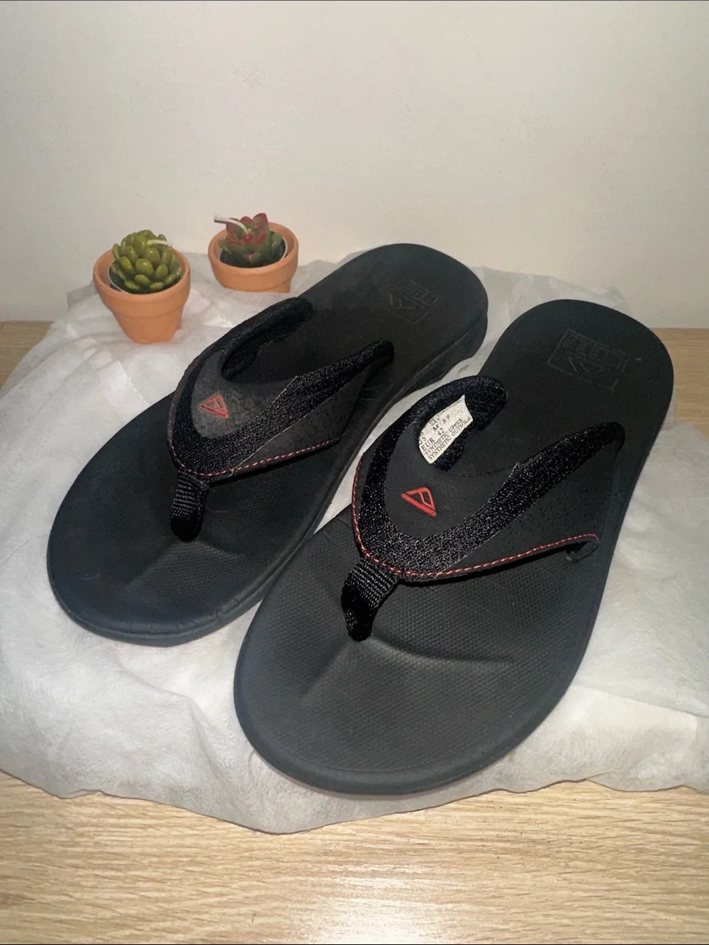 Reef Rover Men’s Flip Flops Black Red Trim Size 9